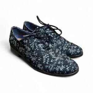 TOMS Lace Up dark floral canvas shoes